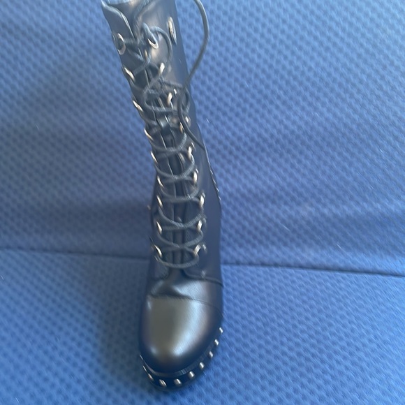 Milwaukee leather 3 inch boots. Worn once. Side zip - Picture 3 of 5